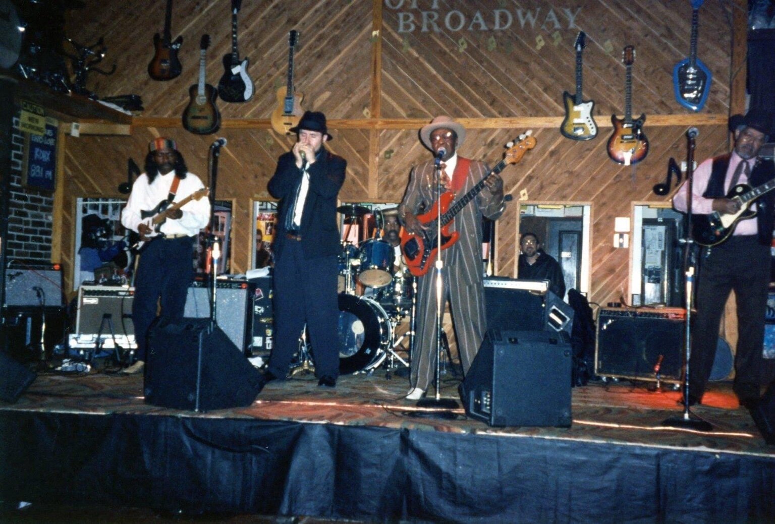 Wil A. Crosby performing with Mississippi Heat